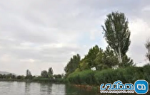 دریاچه ذوب آهن یکی از جاذبه‌های گردشگری اصفهان به شمار می‌رود
