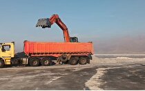 برداشت نمک از سه منطقه دریاچه ارومیه با مجوز سازمان محیط زیست انجام می‌شود