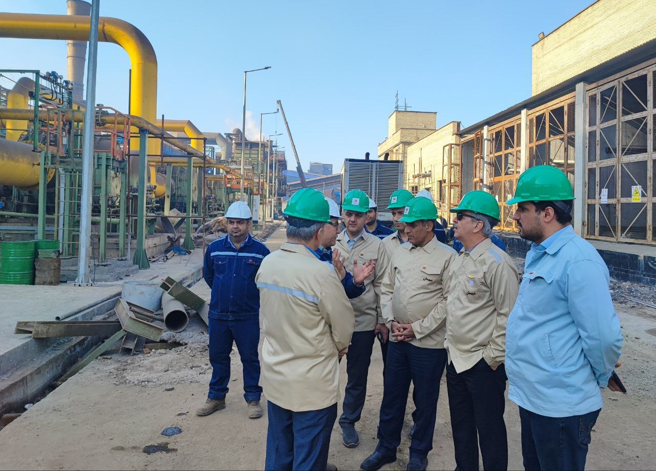 مدیران وزارت صمت از روند پیشرفت پروژه‌های فولاد خوزستان بازدید کردند