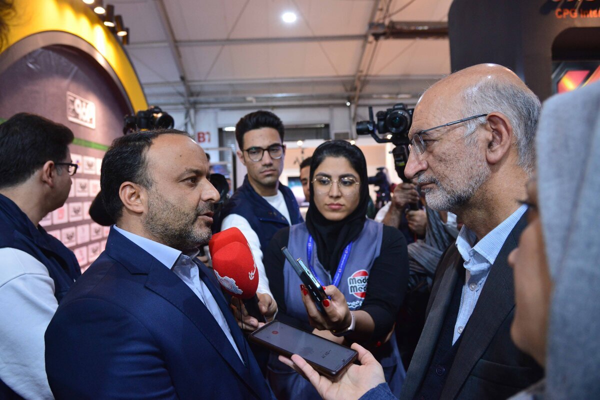 بازدید رئیس هیات عامل ایمیدرو از غرفه‌های پنجمین جشنواره ملی فولاد ایران