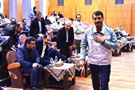 نشست صمیمانه فعالان بازار سرمایه با مدیران فولاد مبارکه