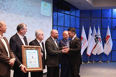  کسب تندیس بلورین جایزه ملی تعالی سازمانی توسط شرکت توسعه آهن و فولاد گل‌گهر
