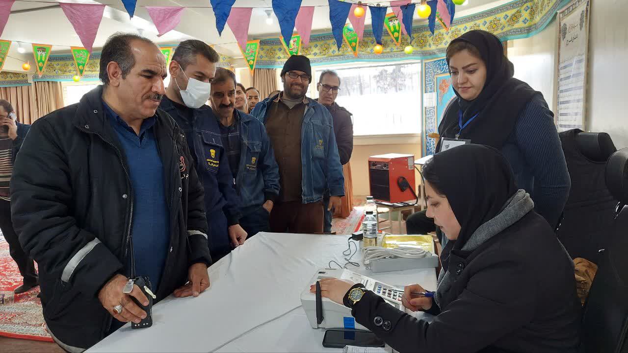 حماسه حضور تلاشگران ذوب آهن اصفهان در انتخابات