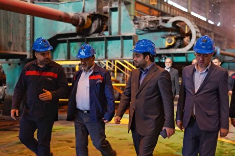 بازدید دکتر سیفی کفشگری مدیر عامل بانک صادرات ایران از خط تولید شرکت فولاد اکسین