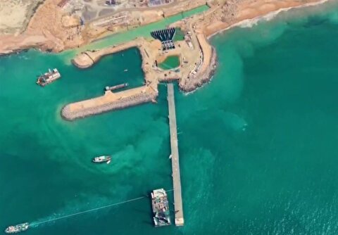 نصب بزرگ‌ترین سازه آبگیر و آبگذر دریایی جهان در چابهار + فیلم