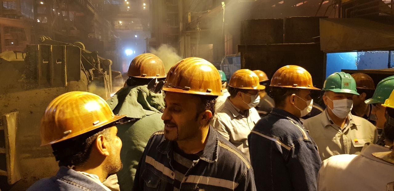 دیدار مسوولان فولاد خوزستان با کارگران بخش تولید
