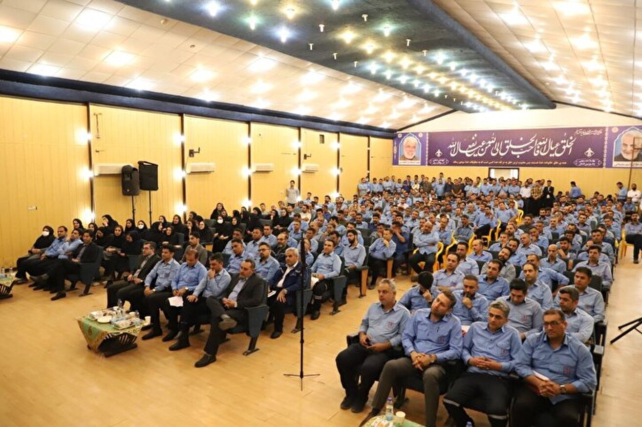 گزارش تصویری از برگزاری مراسم روز جهانی کارگر و تقدیر از کارگران نمونه گروه ملی صنعتی فولاد ایران