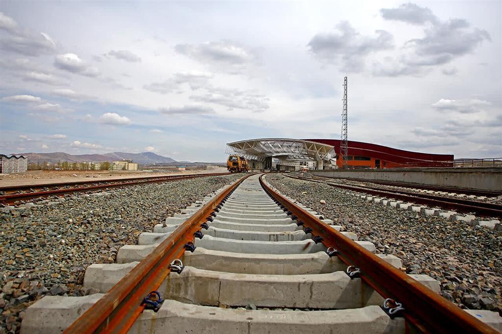 راه آهن بستان آباد - خاوران با ریل ذوب آهن اصفهان به بهره برداری رسید