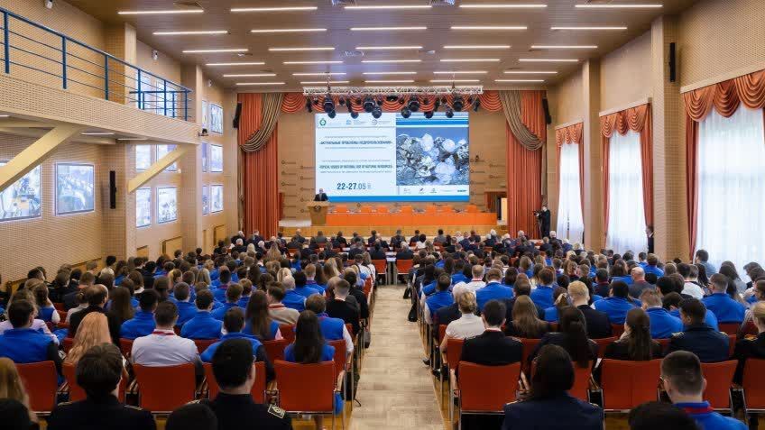 دکتر عیسی نویری رییس پژوهش اروندان دیپلم افتخار جشنواره بین المللی دانشمندان جوان در روسیه را کسب کرد