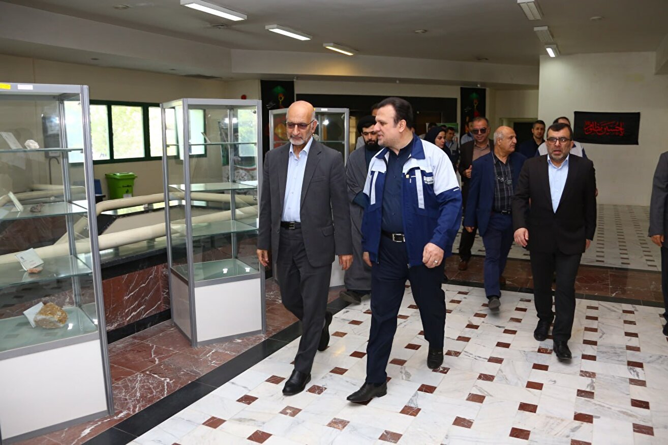 گزارش تصویری از بازدید موثقی نیا سرپرست هیات عامل ایمیدرو از مرکز تحقیقات فرآوری مواد معدنی ایران