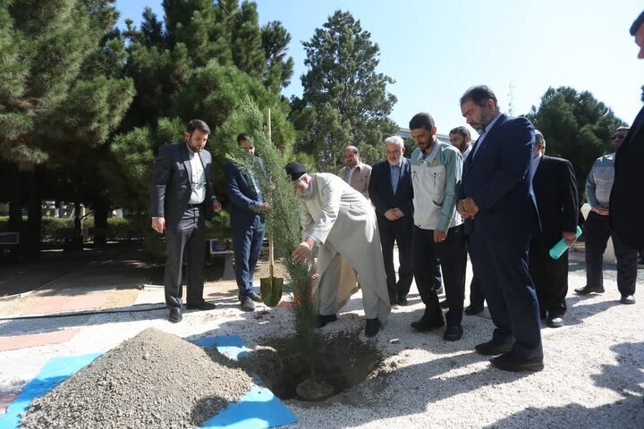 بازدید رییس جمهور از خطوط ناحیه فولادسازی فولاد مبارکه