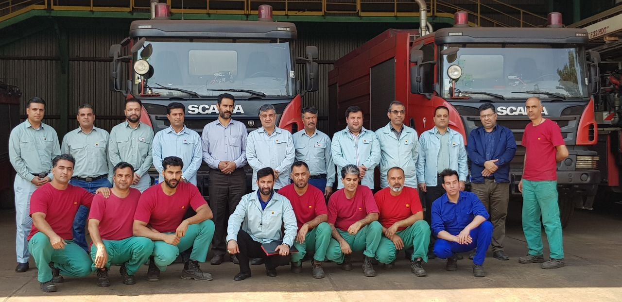 معاون منابع انسانی و امور اجتماعی با کارکنان آتش نشان شرکت فولاد خوزستان دیدار نمود