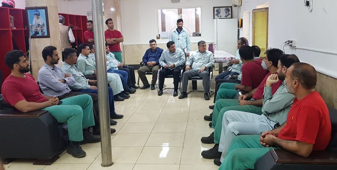 معاون منابع انسانی و امور اجتماعی با کارکنان آتش نشان شرکت فولاد خوزستان دیدار نمود