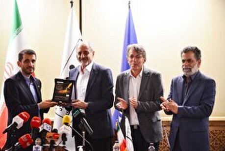 جلسه پرسش و پاسخ مدیرعامل فولاد مبارکه در جمع خبرنگاران حاضر در نمایشگاه متالکس