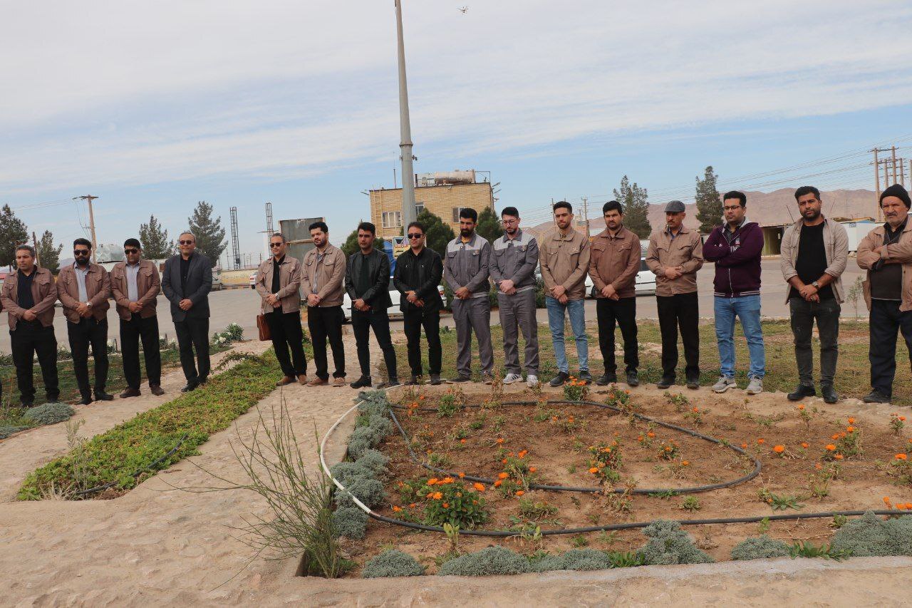 حضور مدیران و پرسنل شرکت آلومینای ایران در مراسم گرامیداشت روز جمهوری اسلامی ایران