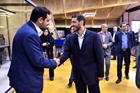بازدید مدیرعامل و معاونین شرکت فولاد مبارکه از آزمایشگاه توسعه صنعت ۴