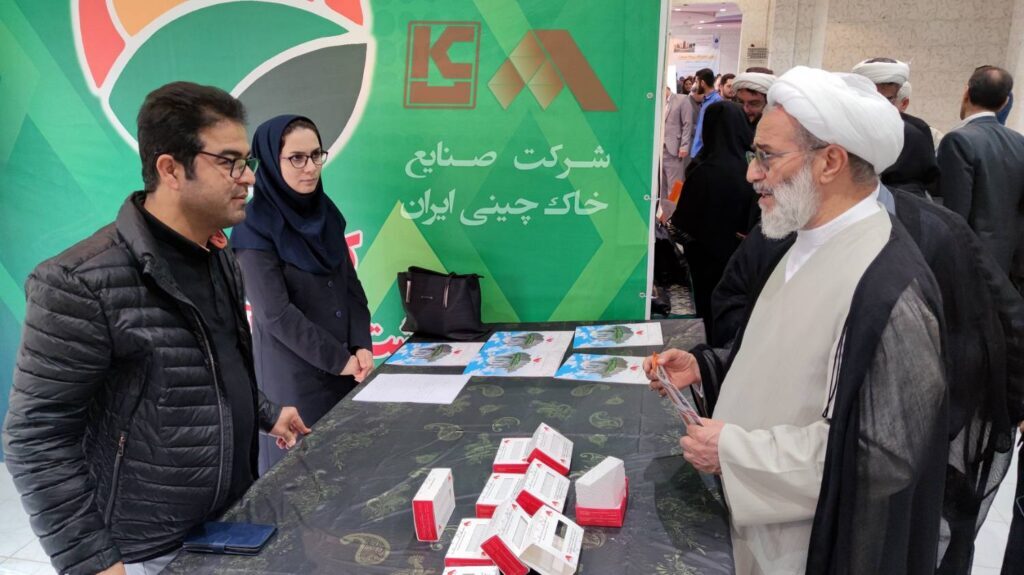 حضور صنایع خاک چینی ایران در نمایشگاه رویداد صدرا دانشگاه آزاد مرند