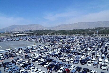 قیمت خودرو همچنان در حال ریزش/ روند کاهشی قیمت ادامه دارد؟ + جدول