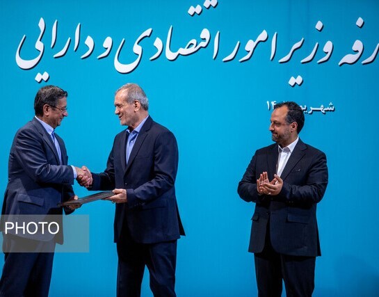 رفع فقر جزو اولویت‌هاست/ دولت را با تورم ۳۵ درصد تحویل می‌گیریم