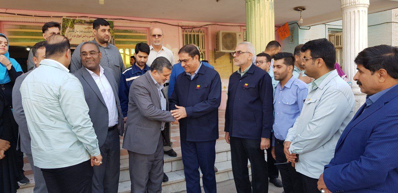 اهدای بسته‌های کامل لوازم‌التحریر به مدارس مناطق کم برخوردار شهرستان کارون