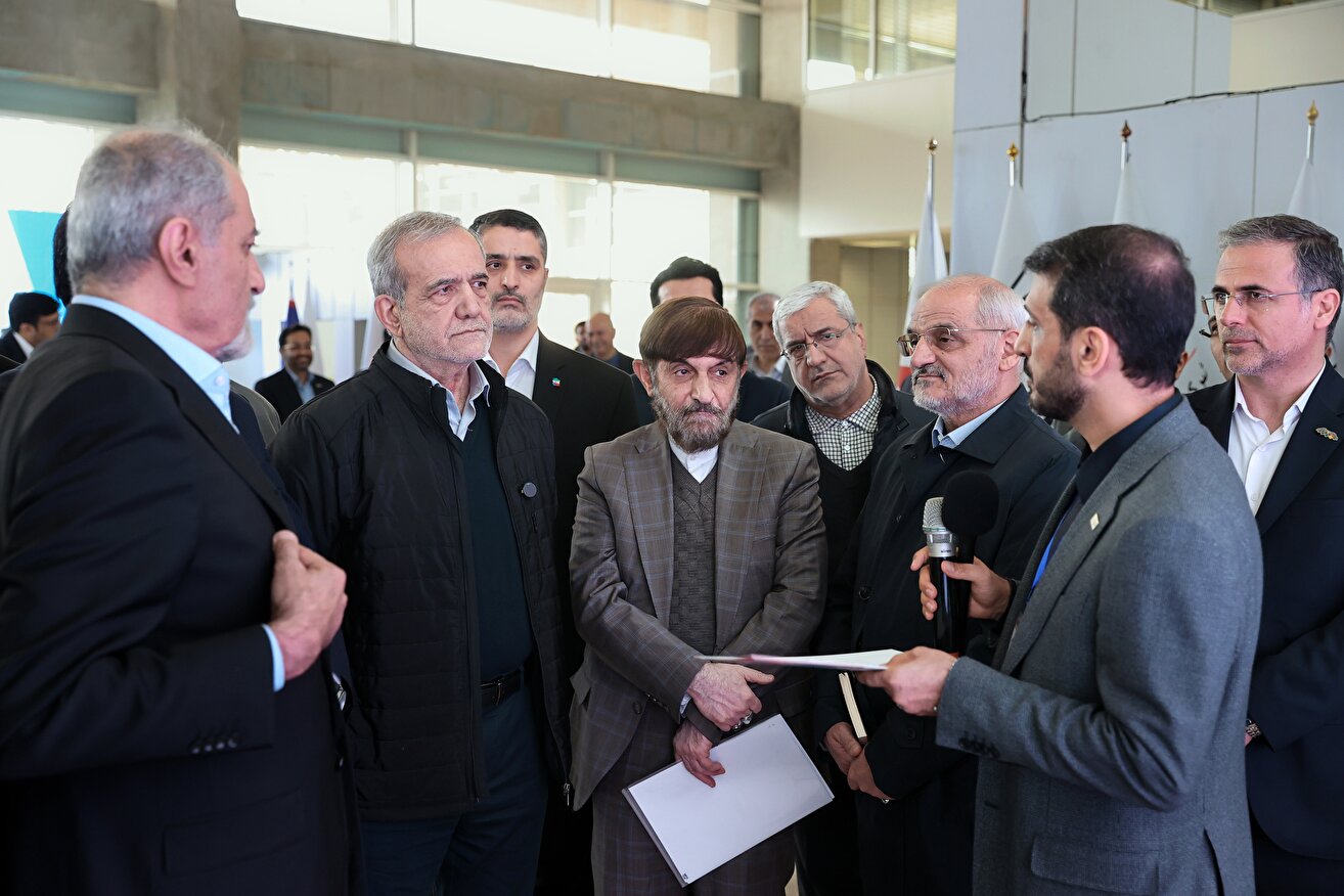 گزارش تصویری از بازدید رئیس‌جمهور از نمایشگاه توانمندی بخش صنعت و معدن در رشد اقتصادی