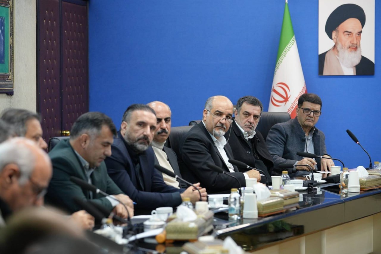 نشست اعضای اتاق اصناف کشور و امنای بازار تهران با وزیر صمت نشست اعضای اتاق اصناف کشور و امنای بازار تهران با وزیر صمت