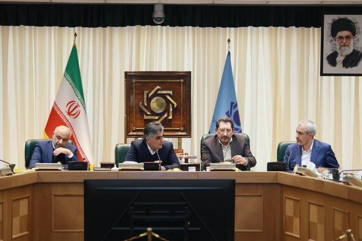 جلسه هماهنگی تیم اقتصادی دولت در بانک مرکزی تشکیل شد/ بررسی سیاست‌های ارزی، تجاری و معیشتی مردم