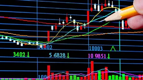 از خروج نقدینگی حقیقی‌ها تا کاهش ارزش معاملات بازار سهام