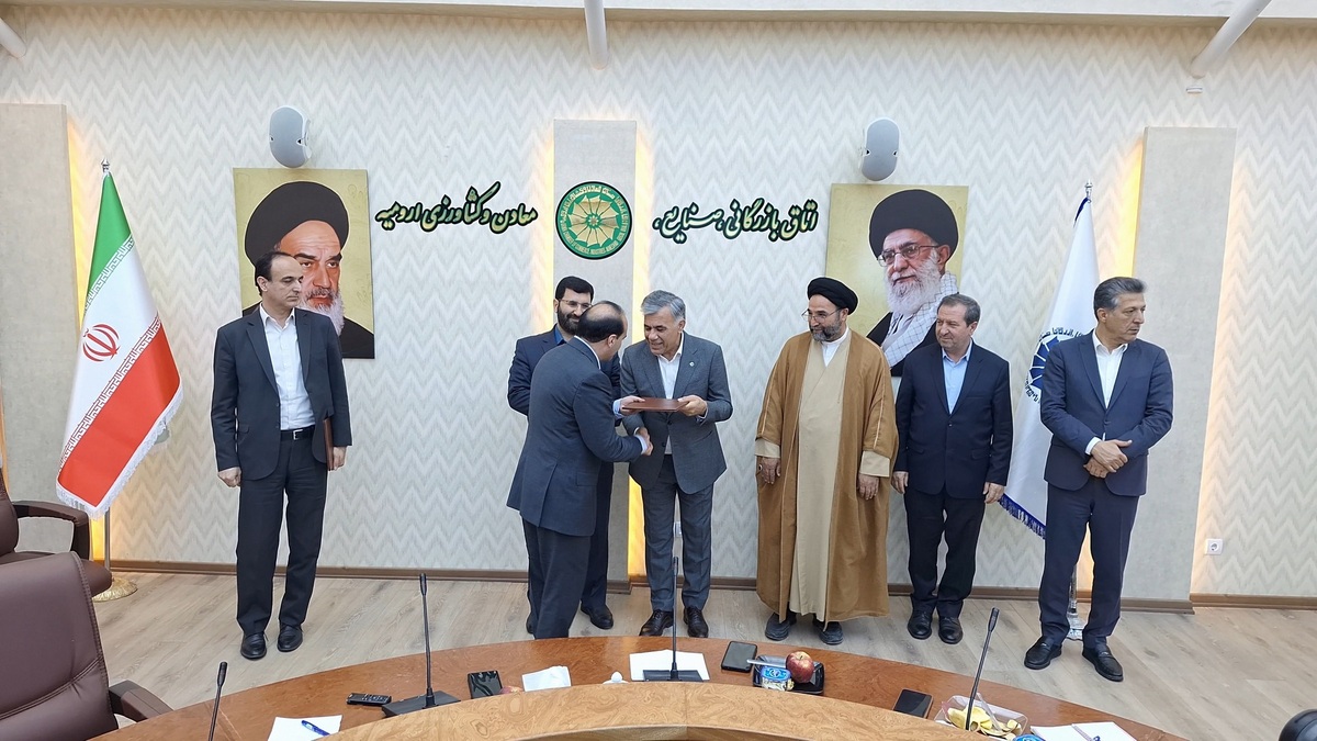 آئین تکریم و معارفه مدیرکل صمت آذربایجان‌ غربی با حضور رئیس سازمان زمین‌شناسی و اکتشافات‌ معدنی کشور
