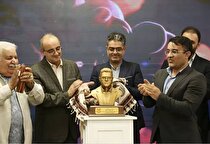 رونمایی مدیرعامل از سردیس خود؛ اقدام بحث برانگیز در مراسم روز کارگر اهر