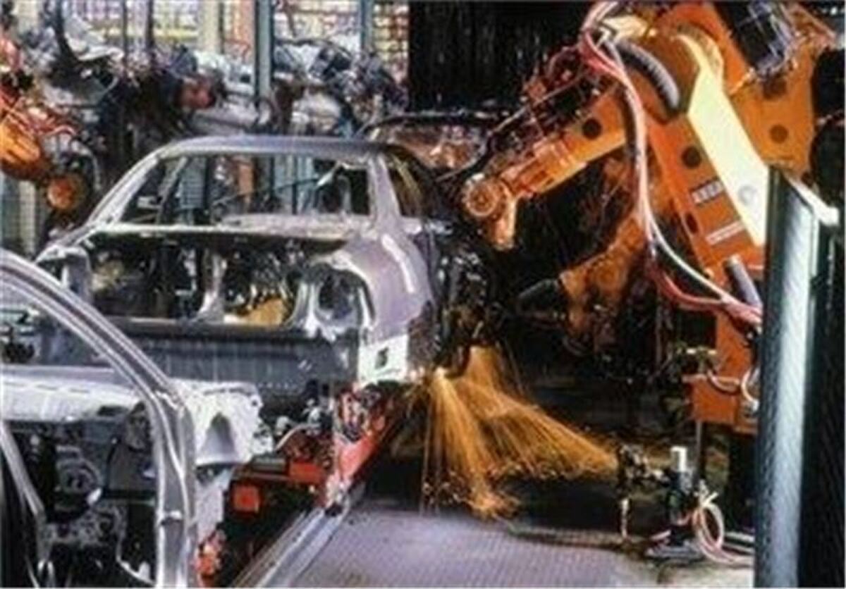 عدم به‌روز‌رسانی قیمت خودرو و کاهش تولید