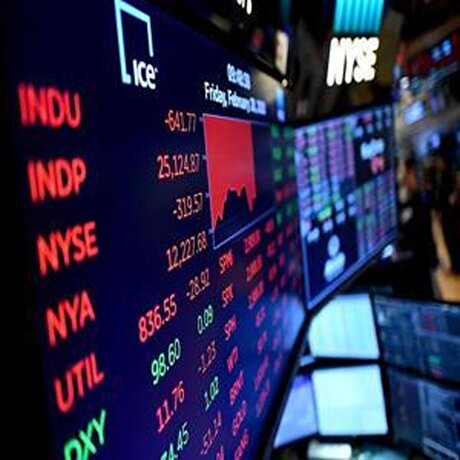 افت وال‌ استریت به دنبال کاهش اعتبار مالی ایالات متحده