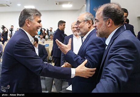 مراسم عرضه پنجمین اوراق صکوک مرابحه ارزی مرکز مبادله ایران