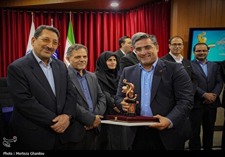 تقدیر صادرکنندگان برتر استان زنجان توسط وزیر صمت