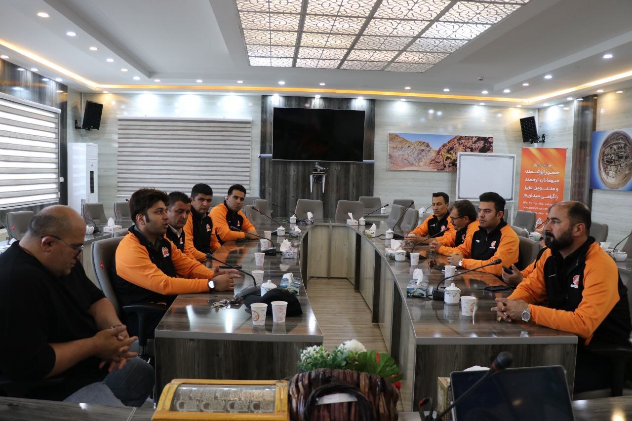 دیدار تیم دوچرخه‌سواری شرکت آلومینای ایران با مدیرعامل و عضو هیأت مدیره شرکت