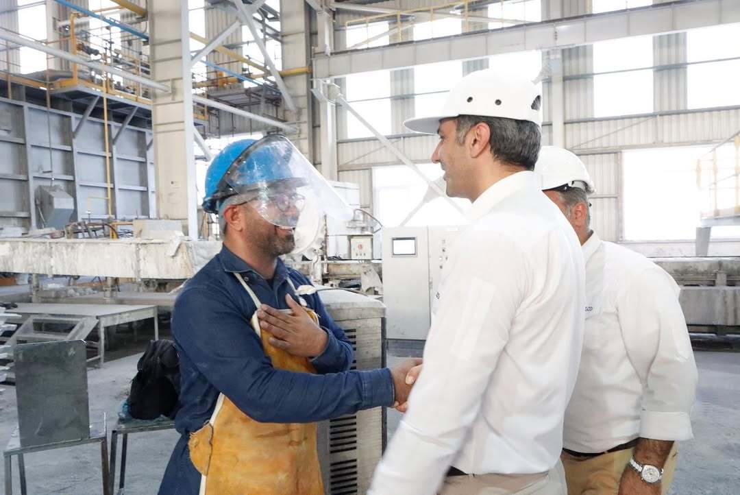 بازدید میدانی مهندس زحمتکش از واحد‌های مختلف کارخانه مجتمع آلومینیوم جنوب در قالب بازدید‌های دوره‌ای