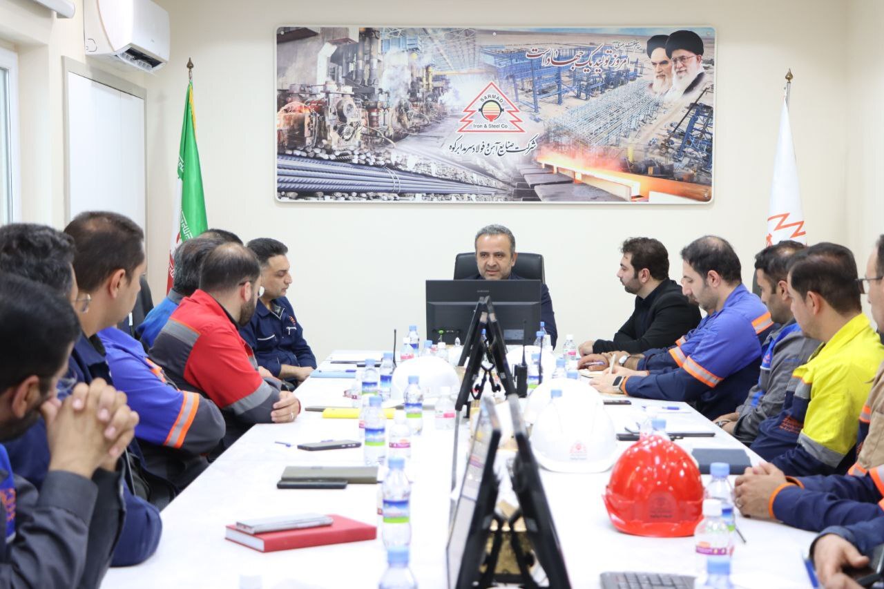 مدیرعامل شرکت فولاد سرمد ابرکوه روز صنعت و معدن را در مجتمع کارخانجات سرمد و در کنار پرسنل سپری کرد