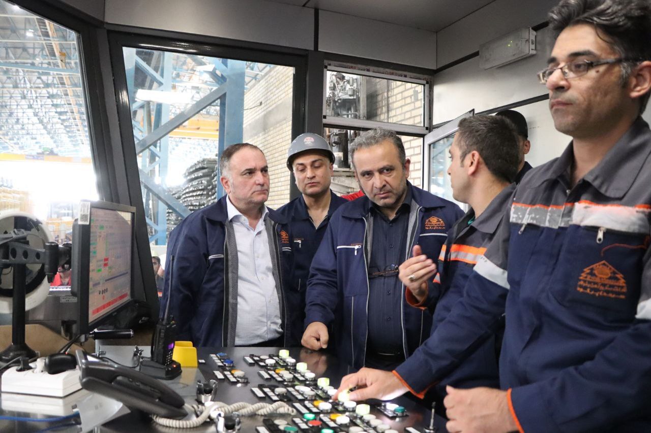 مدیرعامل شرکت فولاد سرمد ابرکوه روز صنعت و معدن را در مجتمع کارخانجات سرمد و در کنار پرسنل سپری کرد