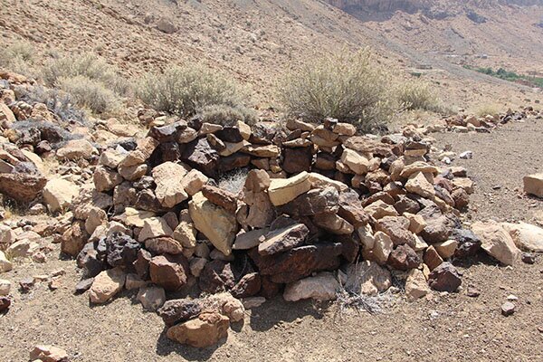 چگونه در ۲۰ متری آثار تاریخی برای یک معدن مجوز صادر کردند؟