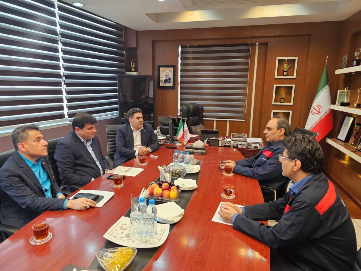 دیدار مدیرعامل فولاد اکسین با مسوولان بانک رفاه خوزستان برگزار شد