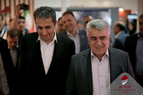 بازدید رئیس هیات عامل ایمیدرو از غرفه صبانور در رویداد جامع معدن و صنایع معدنی