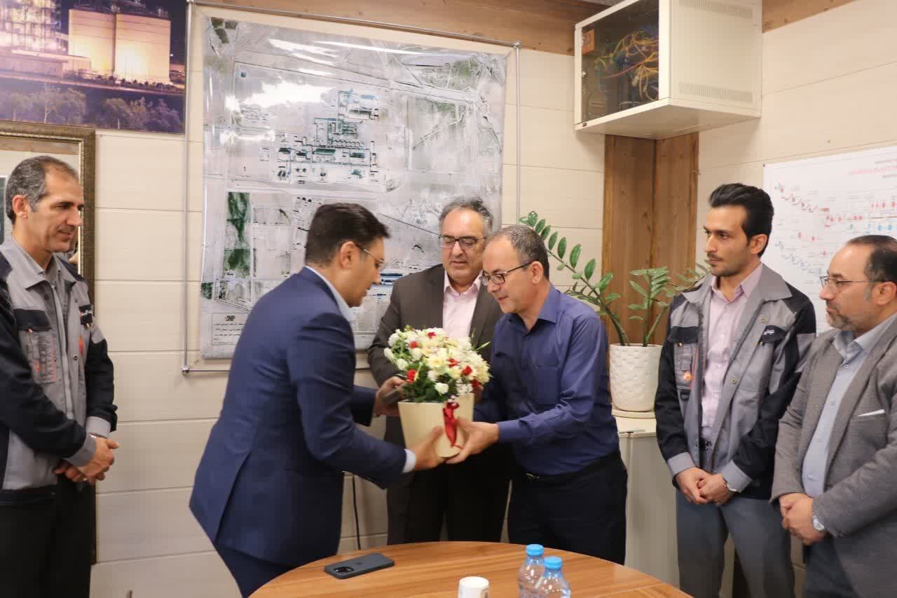 مدیرعامل شرکت آلومینای ایران به مناسبت روز پزشک با پزشکان شرکت دیدار کرد