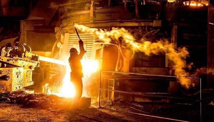 سایه محدودیت‌های تابستانه برق بر سر تولید فولاد و سیمان