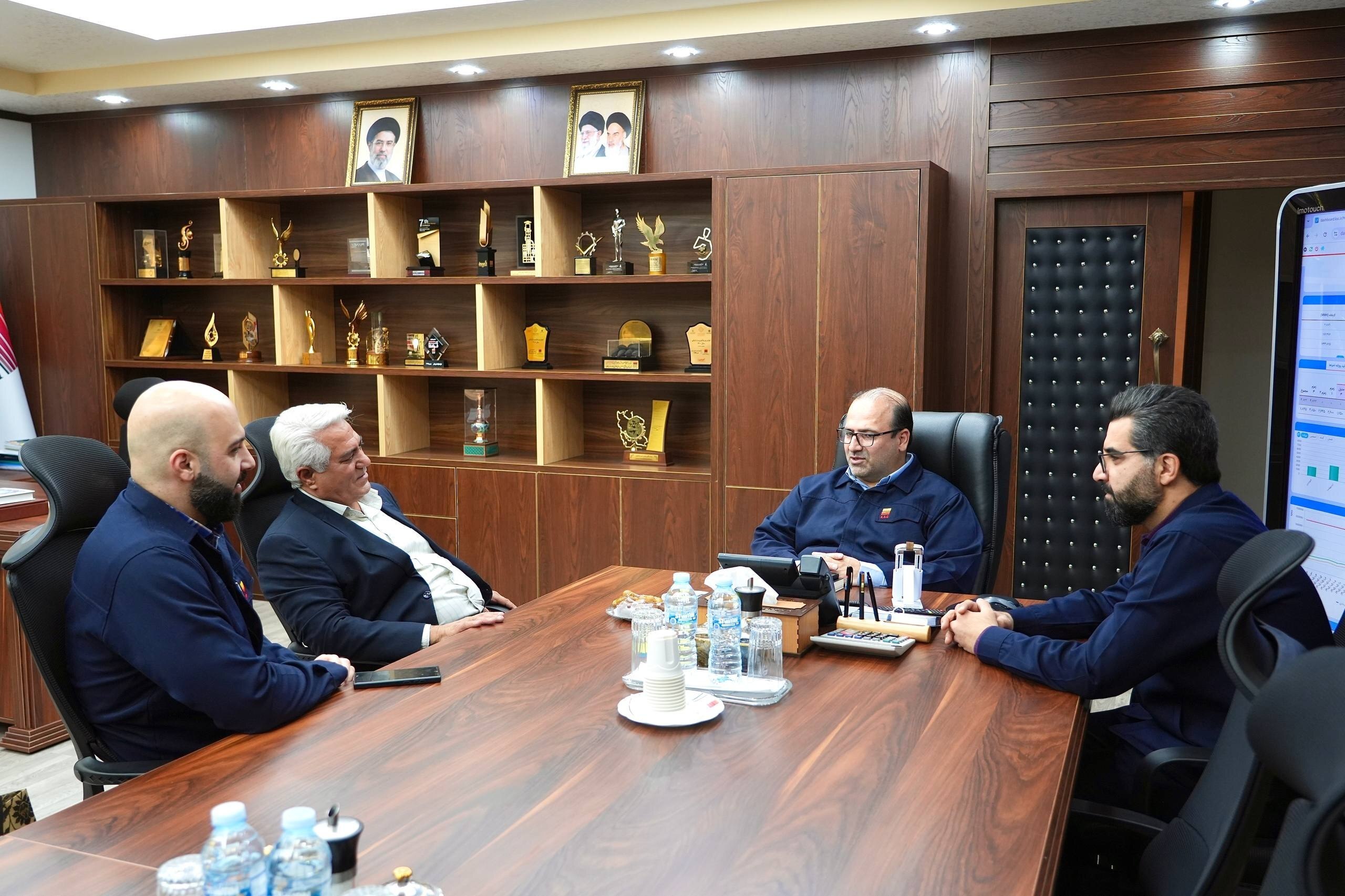 تقدیر بازنشستگان از بازگشت سریع فولاد خوزستان به مدار تولید تقدیر بازنشستگان از بازگشت سریع فولاد خوزستان به مدار تولید