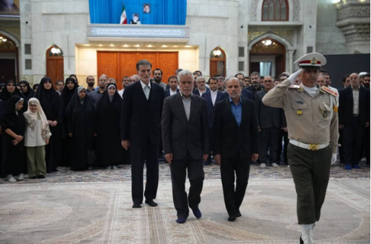 حضور رئیس، مدیران و کارکنان سازمان زمین‌شناسی و اکتشافات معدنی کشور در مرقد بنیان‌گذار انقلاب اسلامی
