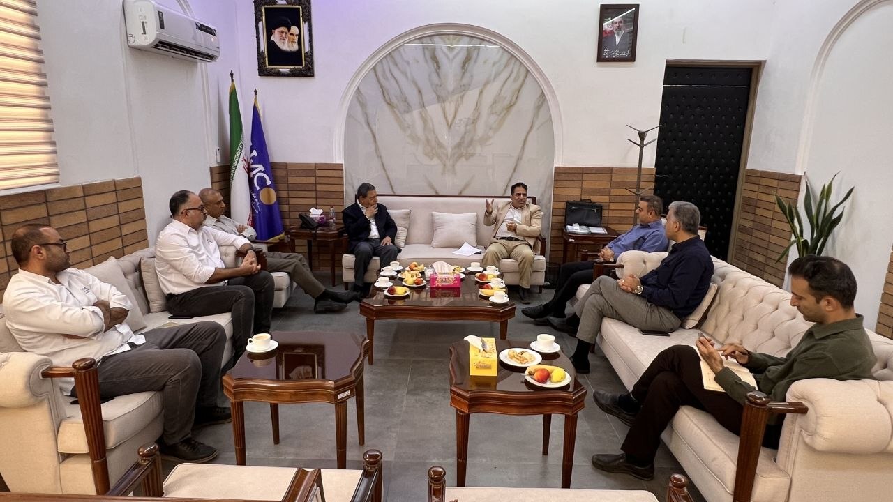 بازدید مدیرکل هماهنگی امور توسعه جزایر استانداری از پایانه مکانیزه شرکت «هیمکو» در بندرعباس